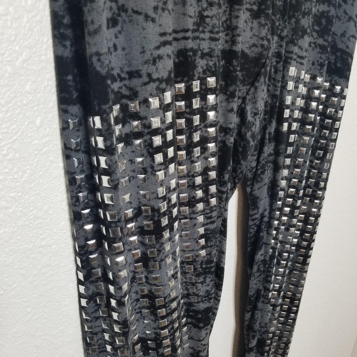 BLACK CHARCOAL STUDDED LEGGINGS - The Fringe Spa'Tique