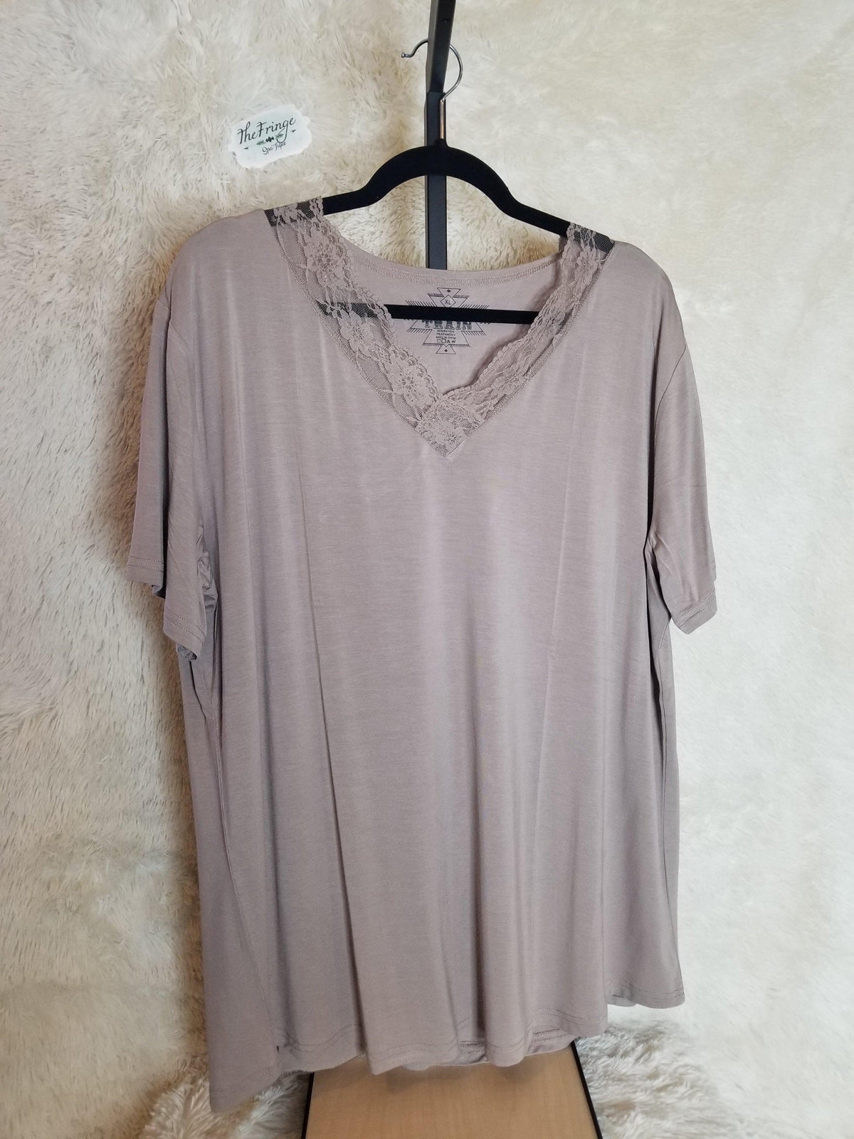 Very Fave V-neck Taupe - The Fringe Spa'Tique
