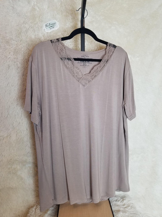 Very Fave V-neck Taupe - The Fringe Spa'Tique